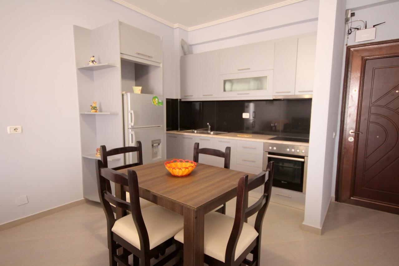 Ideal Holiday Apartments Sarande Bagian luar foto
